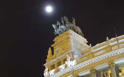 La luna y las cuádrigas
