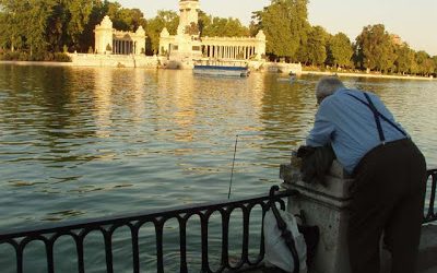 El que no tiene qué hacer…