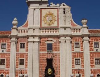 Investigando: La Biblioteca Histórica