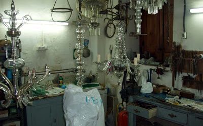 Los últimos artesanos lampareros