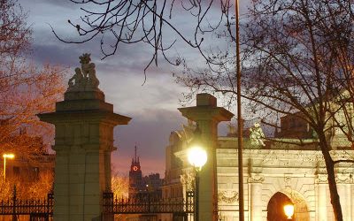 Anochecer tras la Puerta de Alcalá