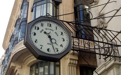 Un reloj en la Gran Via