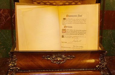 Felicidades,  Constitución