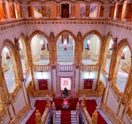 Un palacio de ensueño; pero ¿es parte de un sueño, o existe en realidad?