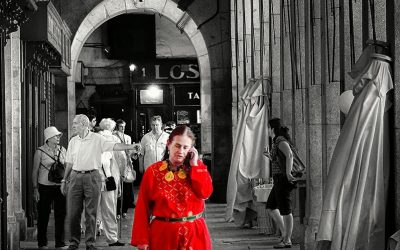 Foto de la semana: La mujer de rojo