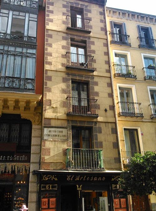 Las casas más estrechas de la calle Mayor.
