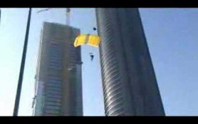 Salto base en la Torre de Cristal