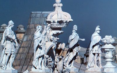 Las estatuas de los reyes, en el Palacio  Real