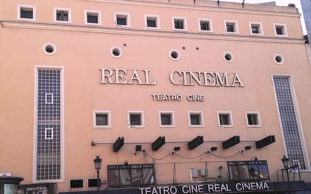 La Plaza de la Ópera, a punto de perder su cine y su belleza.