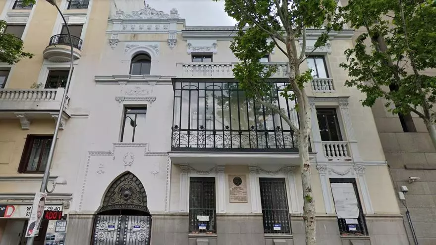 Esperando el museo de Ramón y Cajal